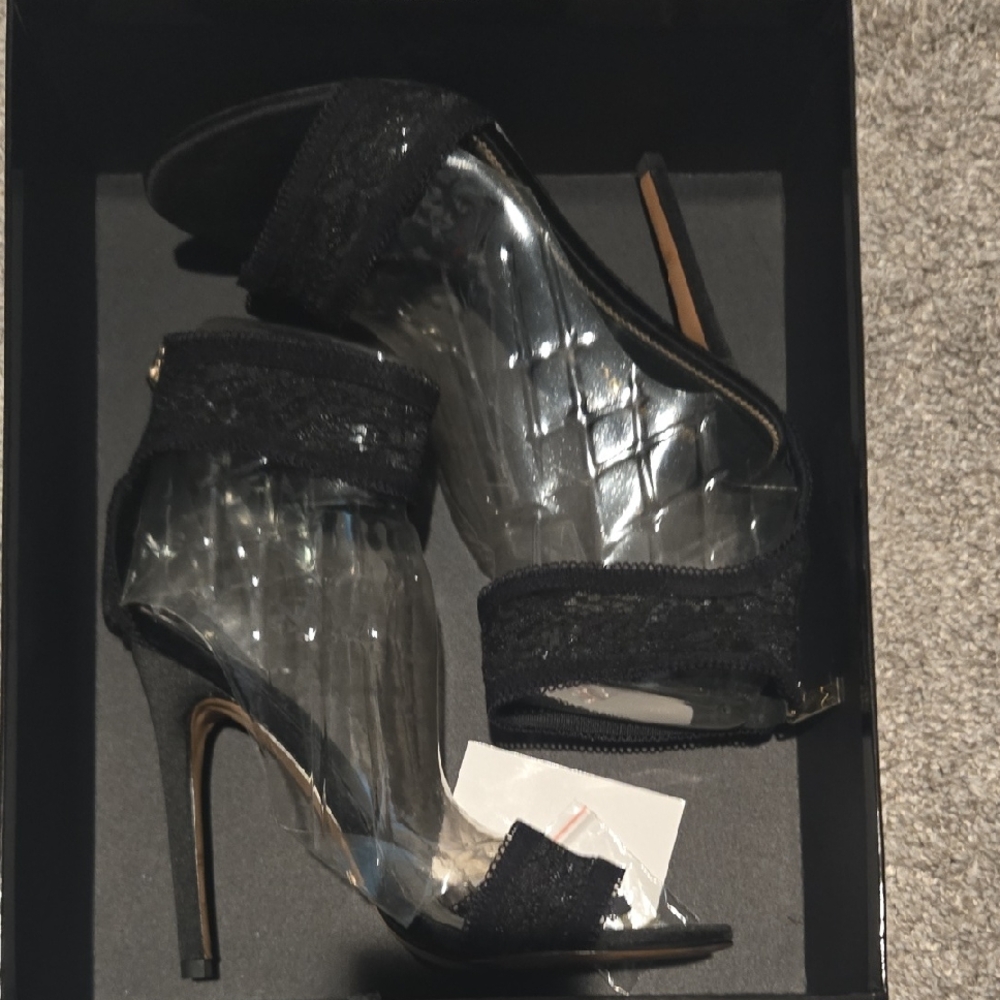 Elegant Black Stiletto Heels Flirt Sandal, Lace Marciano. Size 38.